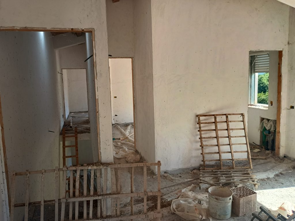 Villa with land and panoramic view (c.da Cerri, 29)