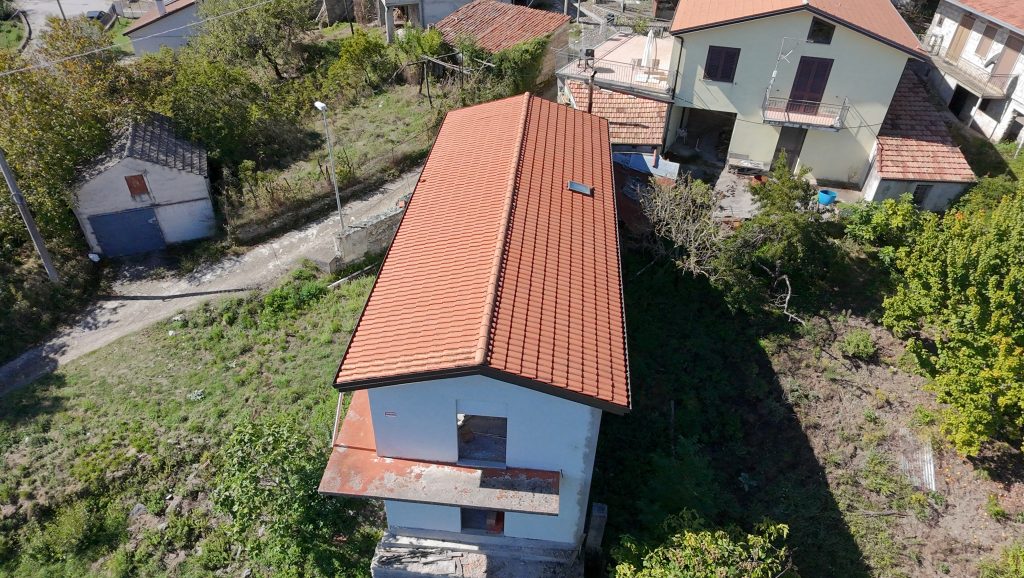 Villa with land and panoramic view (c.da Cerri, 29)
