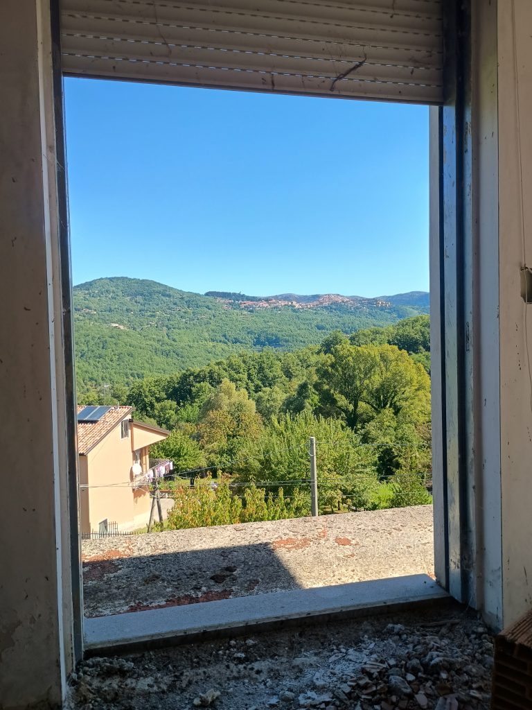 Villa with land and panoramic view (c.da Cerri, 29)