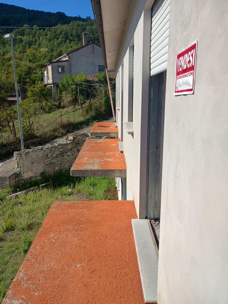 Villa with land and panoramic view (c.da Cerri, 29)