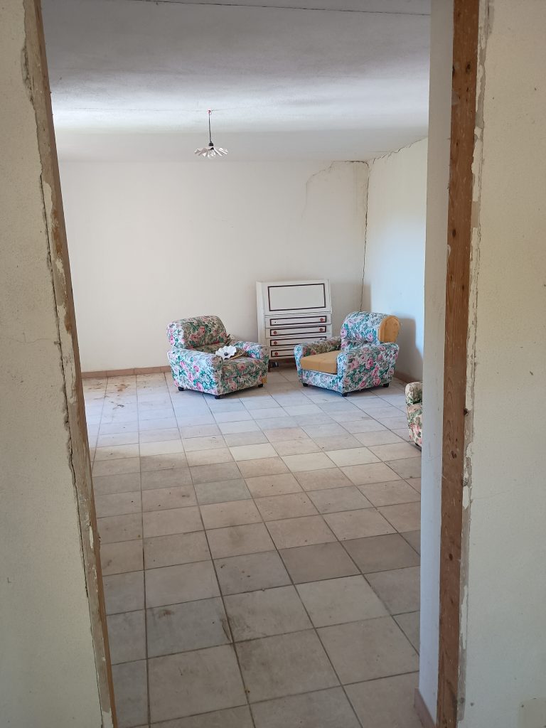 Casa indipendente con terreno (c.da Ischitelli, snc)