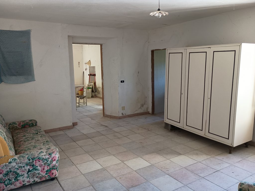 Casa indipendente con terreno (c.da Ischitelli, snc)