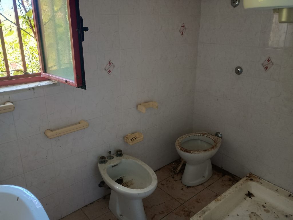 Casa indipendente con terreno (c.da Ischitelli, snc)