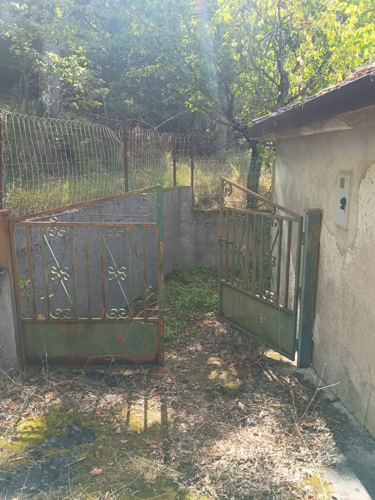 Casa indipendente con terreno (c.da Ischitelli, snc)