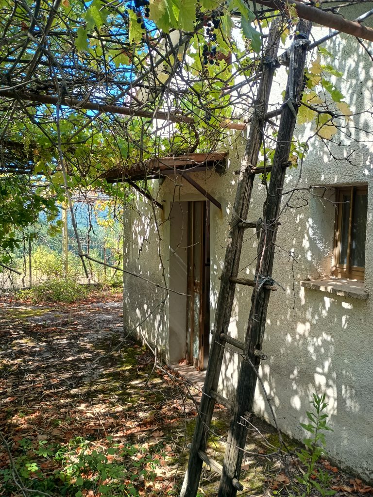 Casa indipendente con terreno (c.da Ischitelli, snc)