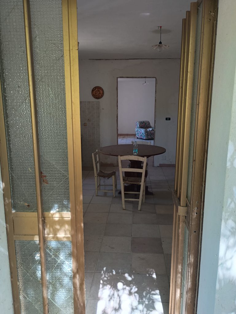 Casa indipendente con terreno (c.da Ischitelli, snc)