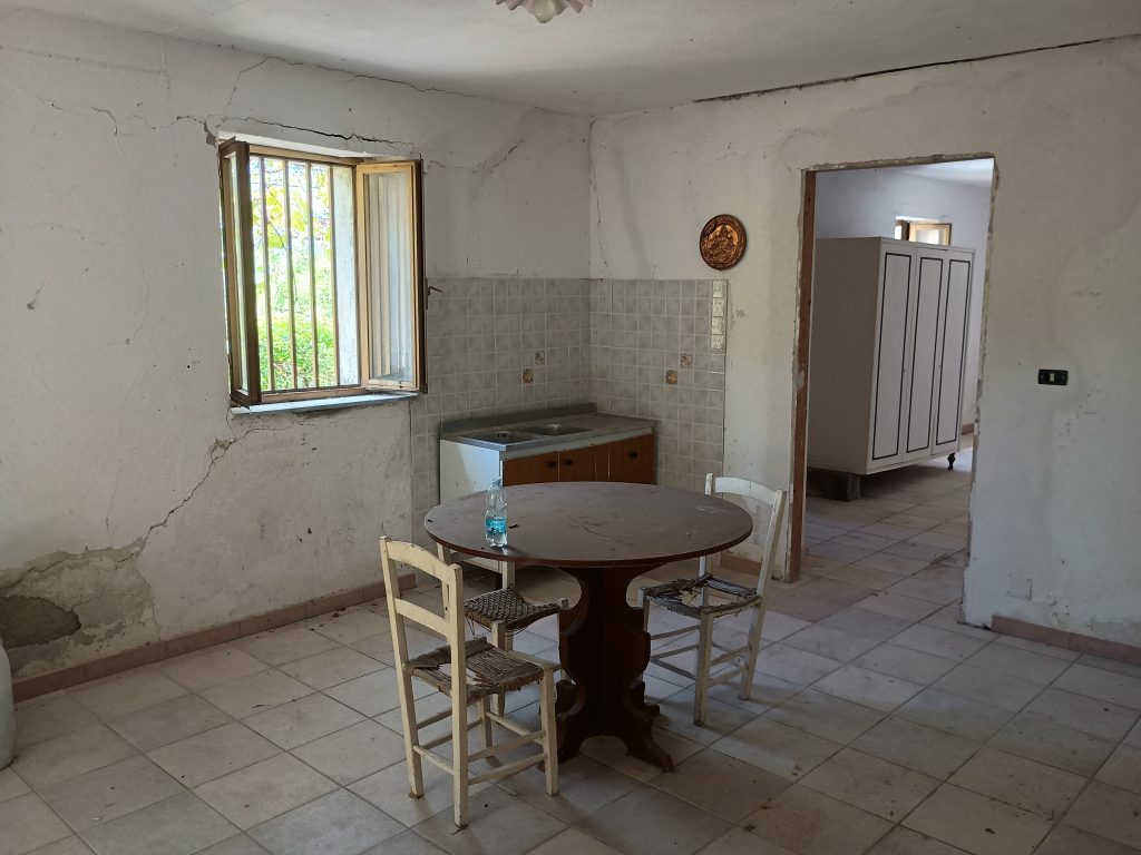 Casa indipendente con terreno (c.da Ischitelli, snc)