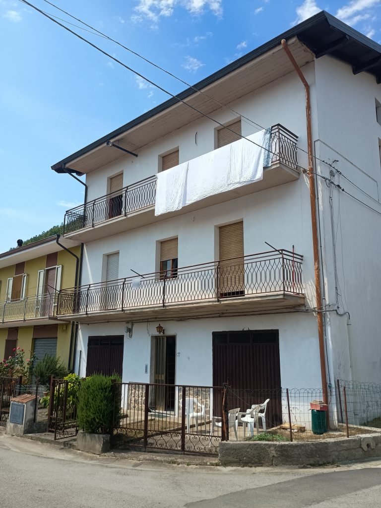 Detached house with garage (c.da Procoio, 77)