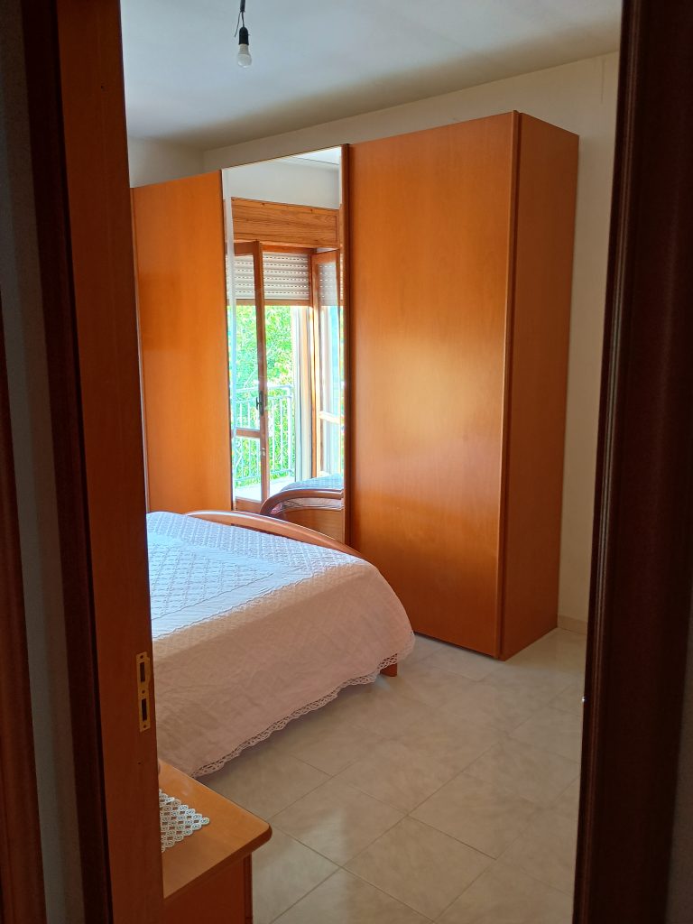 Casa indipendente con terreno e terrazzo panoramico (c.da Serrone, 78)