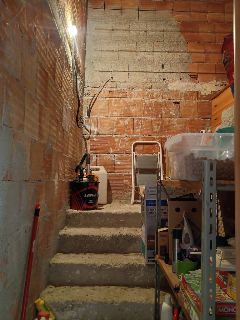 Casa indipendente con terreno e terrazzo panoramico (c.da Serrone, 78)