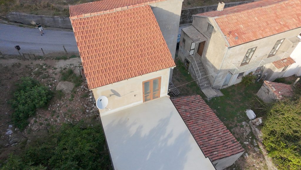 Casa indipendente con terreno e terrazzo panoramico (c.da Serrone, 78)