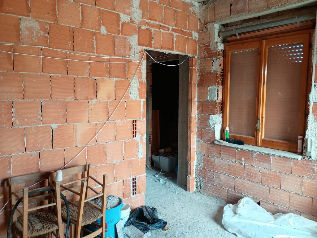 Casa indipendente con terreno e terrazzo panoramico (c.da Serrone, 78)