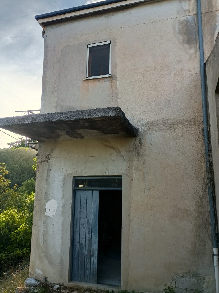 Casa indipendente con terreno e terrazzo panoramico (c.da Serrone, 78)