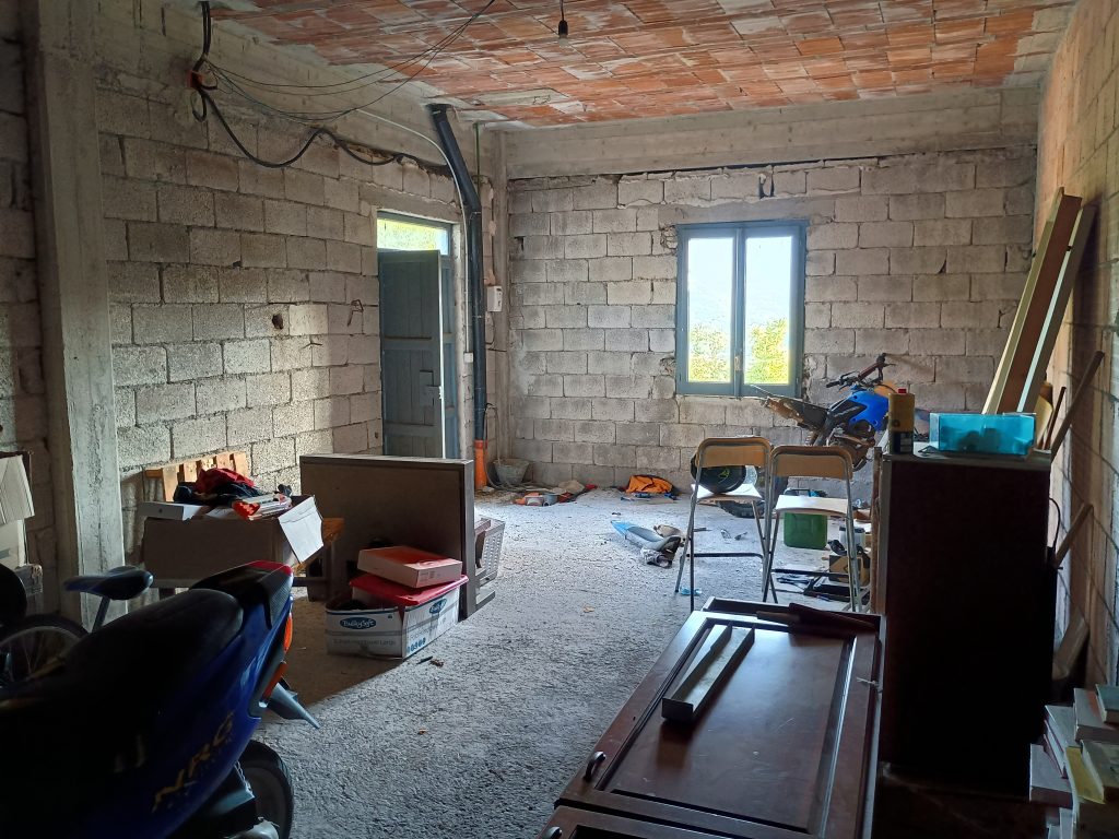 Casa indipendente con terreno e terrazzo panoramico (c.da Serrone, 78)