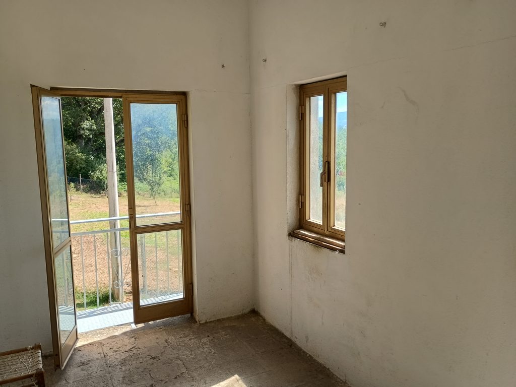 Villa con terreno immersa nel verde (c.da Vignale snc)