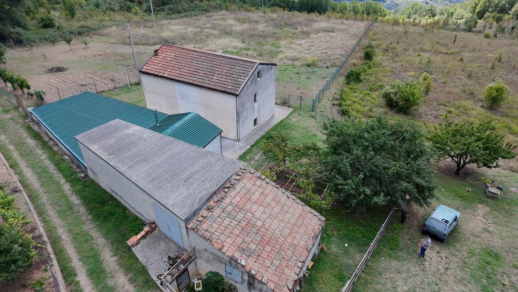 Villa con terreno immersa nel verde (c.da Vignale snc)
