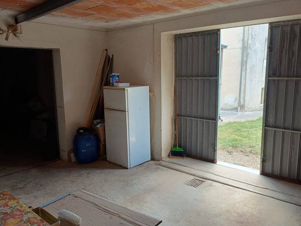 Villa con terreno immersa nel verde (c.da Vignale snc)