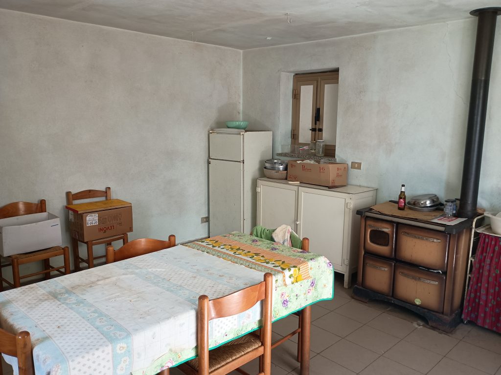 Villa con terreno immersa nel verde (c.da Vignale snc)