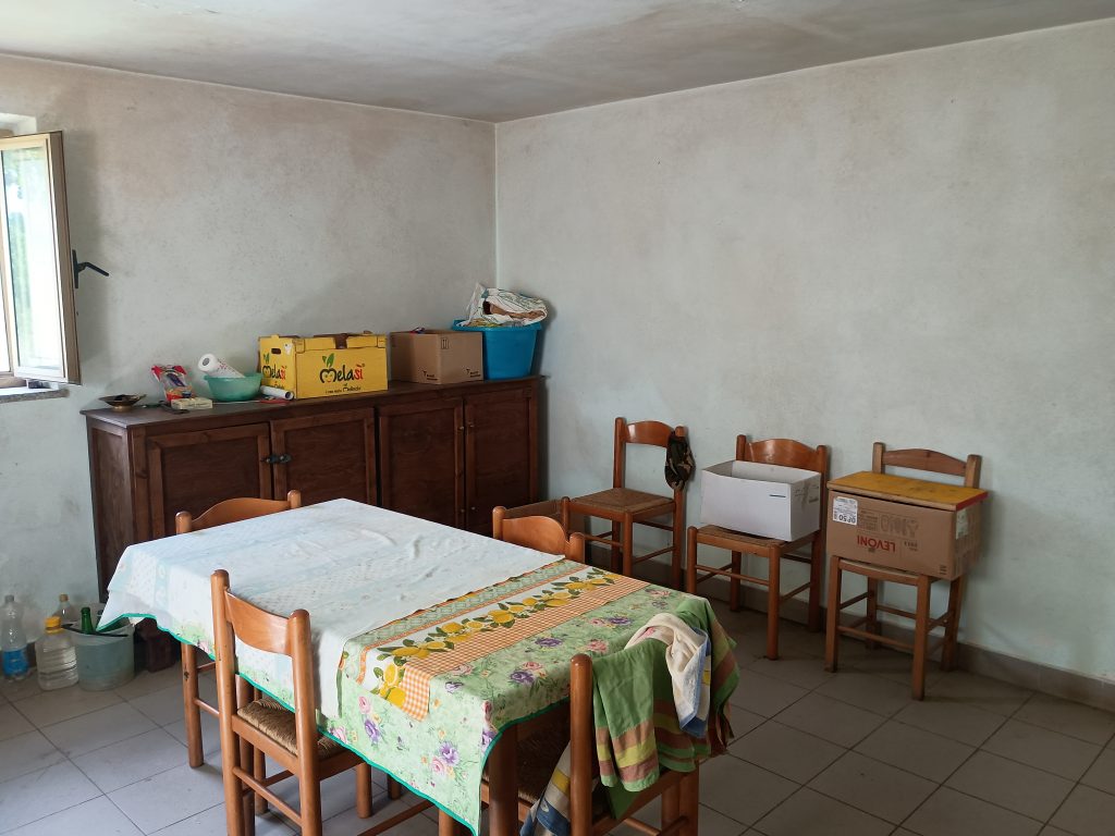 Villa con terreno immersa nel verde (c.da Vignale snc)