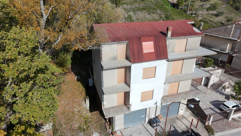 Detached house with land in the urban centre (via Roma, 148/A)