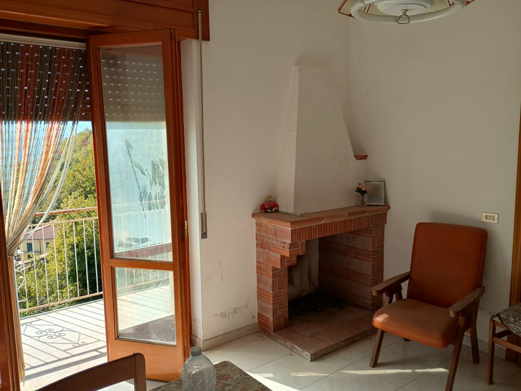 Detached house with land in the urban centre (via Roma, 148/A)
