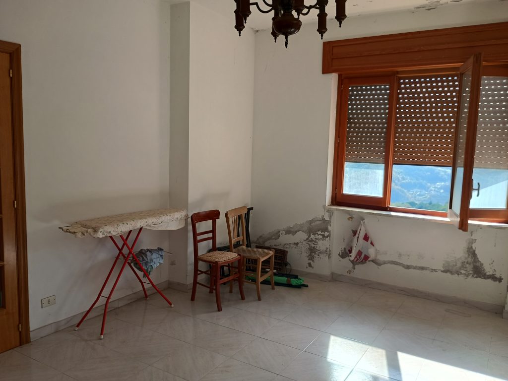 Detached house with land in the urban centre (via Roma, 148/A)