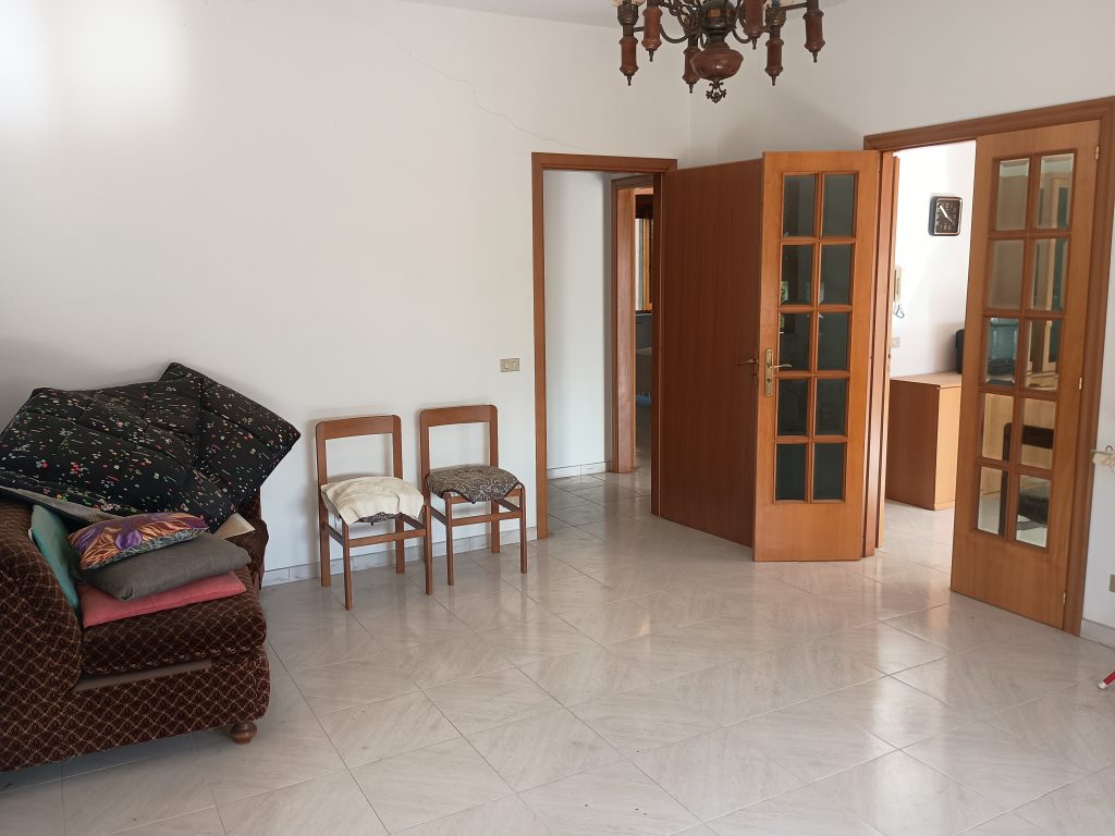 Detached house with land in the urban centre (via Roma, 148/A)
