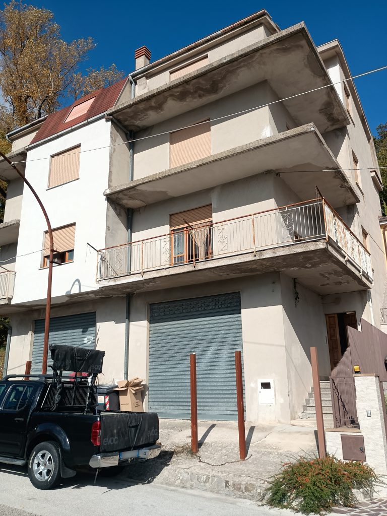 Detached house with land in the urban centre (via Roma, 148/A)