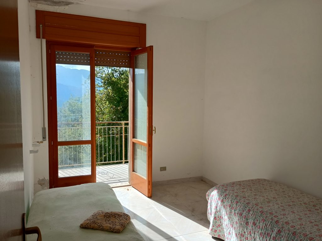 Detached house with land in the urban centre (via Roma, 148/A)