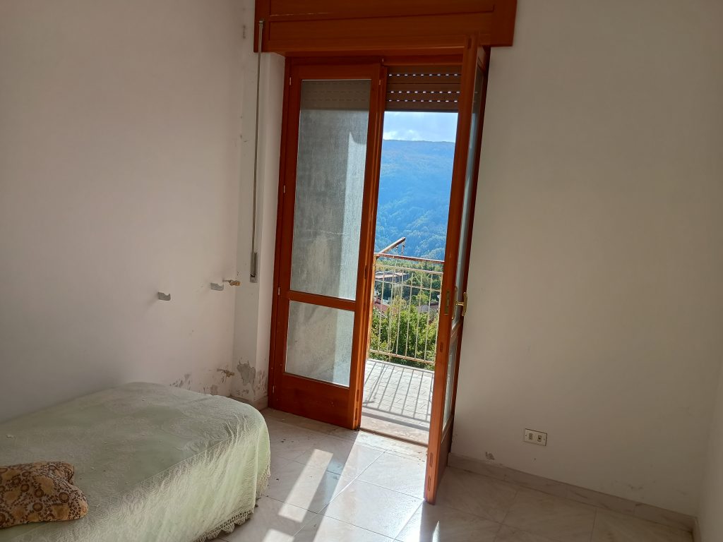 Detached house with land in the urban centre (via Roma, 148/A)