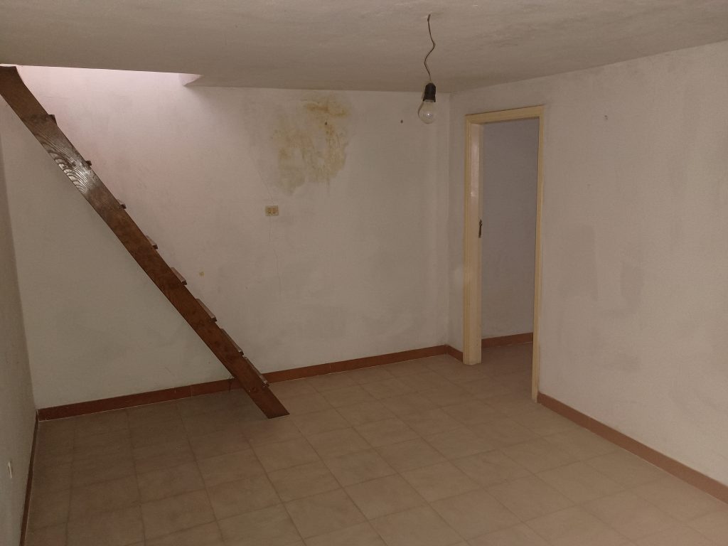 Casa indipendente nel centro storico (via Giannone, 6)