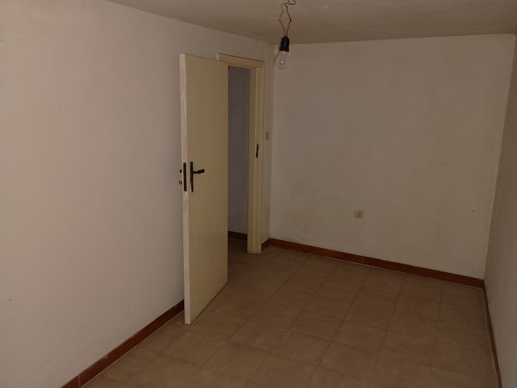 Casa indipendente nel centro storico (via Giannone, 6)