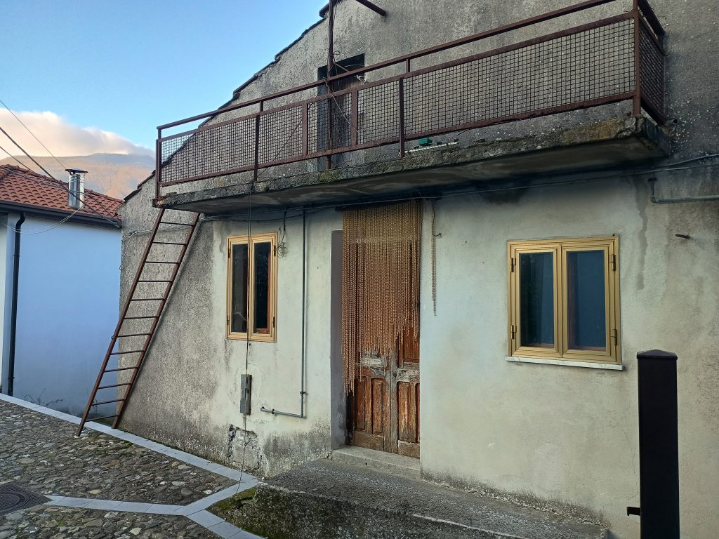 Casa indipendente nella c.da Varrazzo (c.da Varrazzo, 74)
