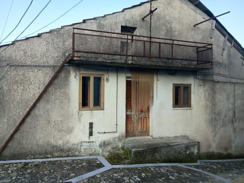 Casa indipendente nella c.da Varrazzo (c.da Varrazzo, 74)