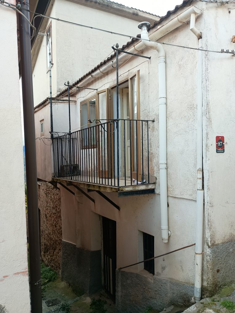 Casa indipendente nel centro storico (via Calvario, 34)