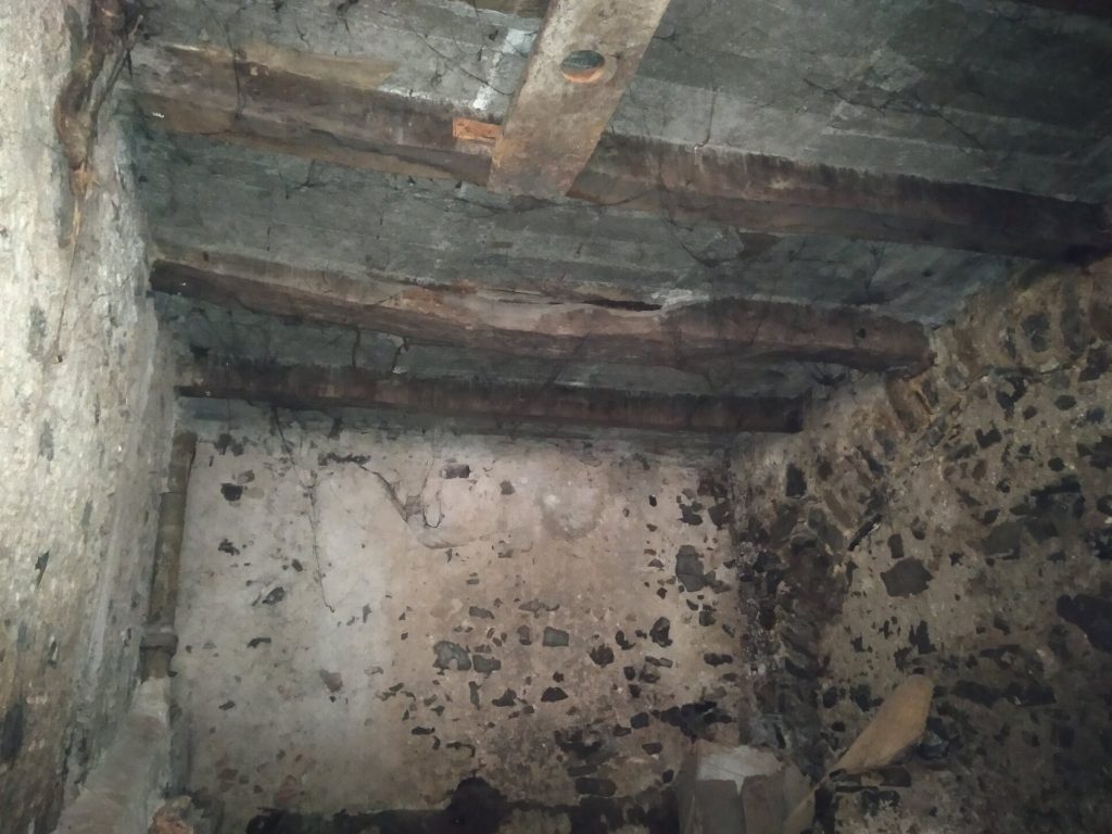 Casa indipendente nel centro storico (via Archimede, 20)