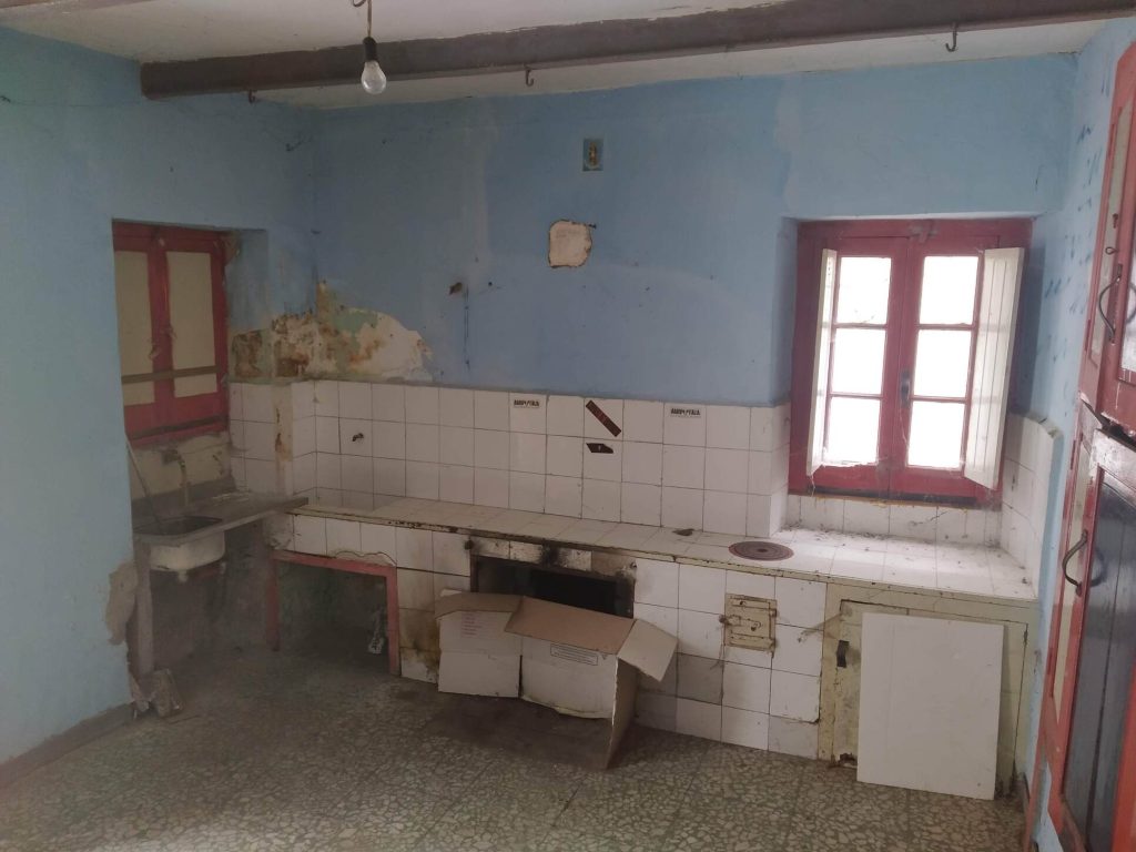 Casa indipendente nel centro storico (via Archimede, 20)