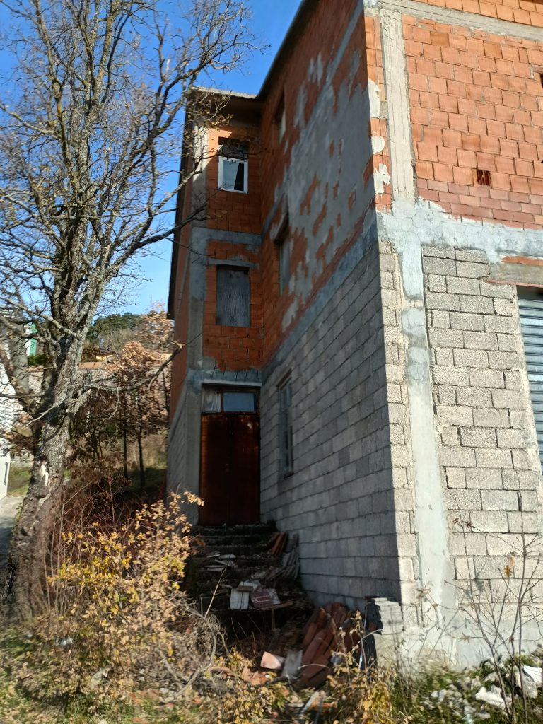 Detached house with garage in the urban centre (via Sant’Antonio, snc)