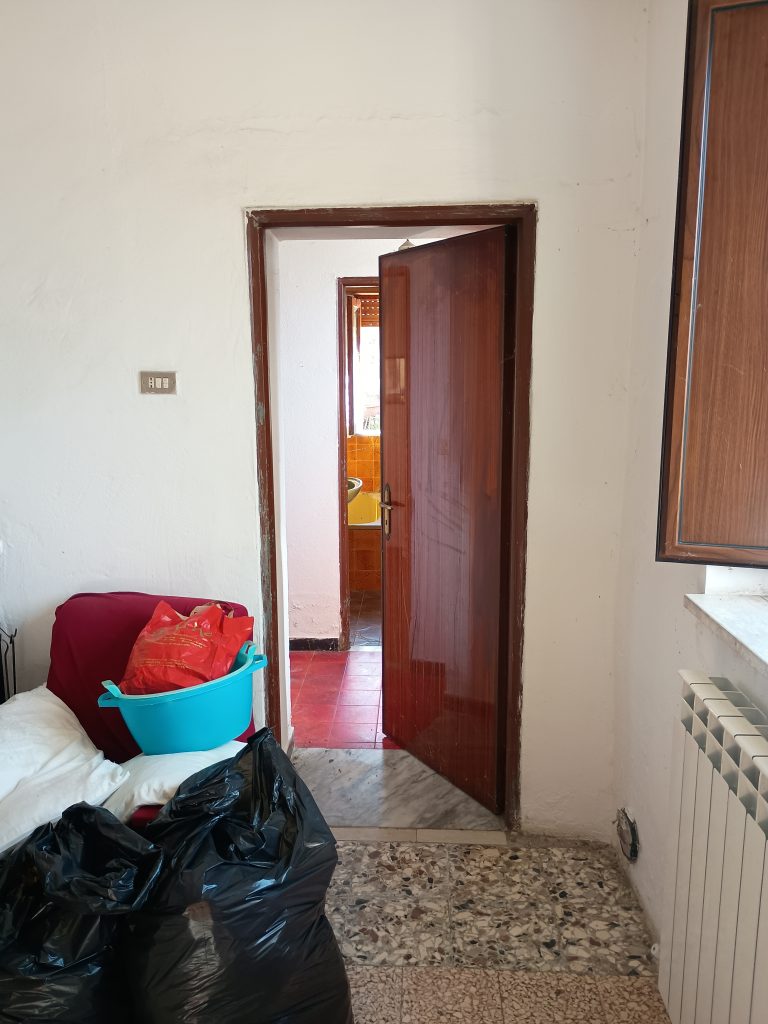 Casa indipendente con terreno (c.da Mastroluca, 64)