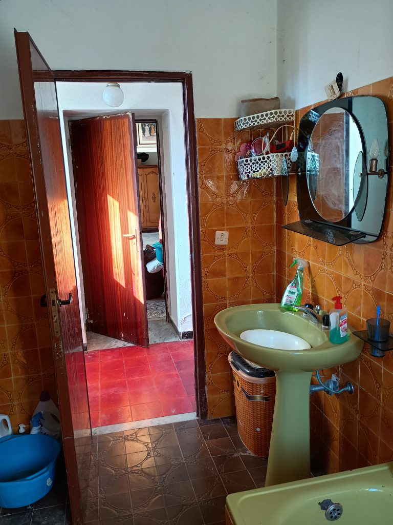 Casa indipendente con terreno (c.da Mastroluca, 64)