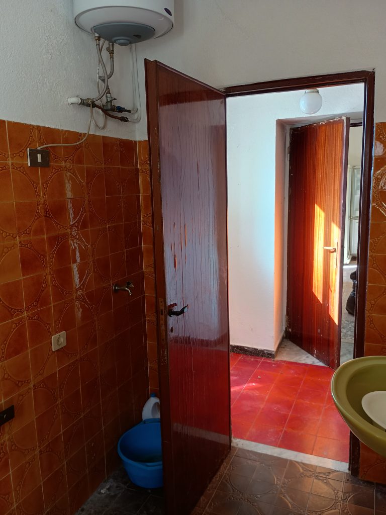 Casa indipendente con terreno (c.da Mastroluca, 64)