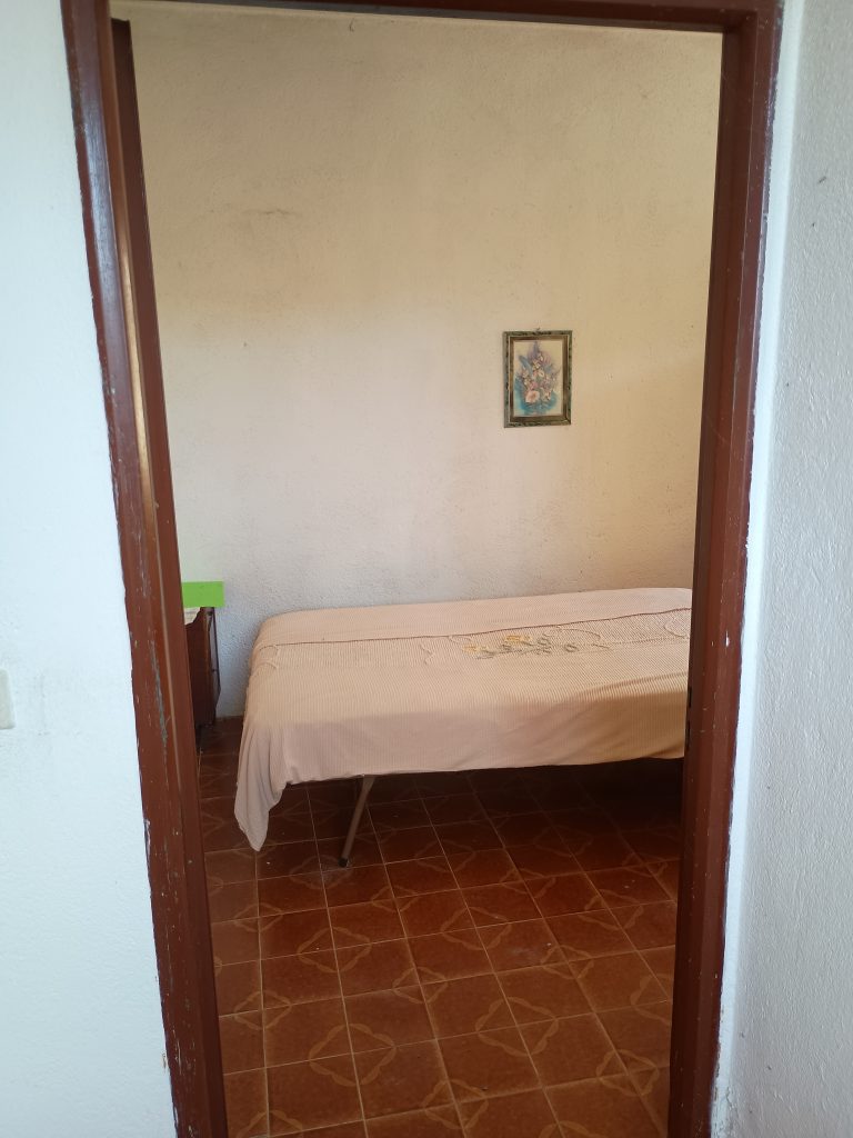 Casa indipendente con terreno (c.da Mastroluca, 64)