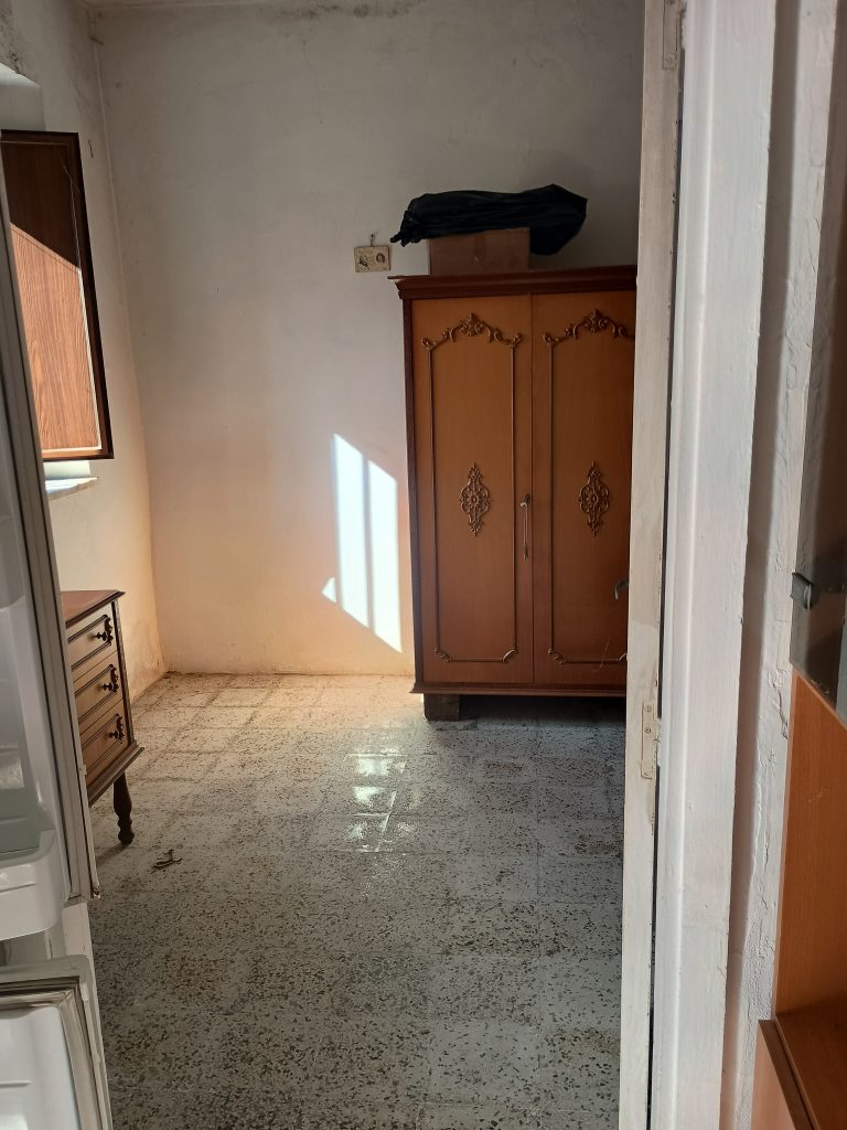 Casa indipendente con terreno (c.da Mastroluca, 64)