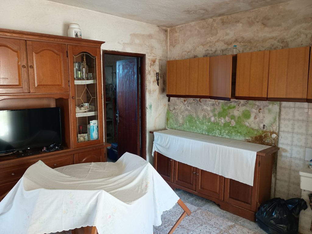 Casa indipendente con terreno (c.da Mastroluca, 64)
