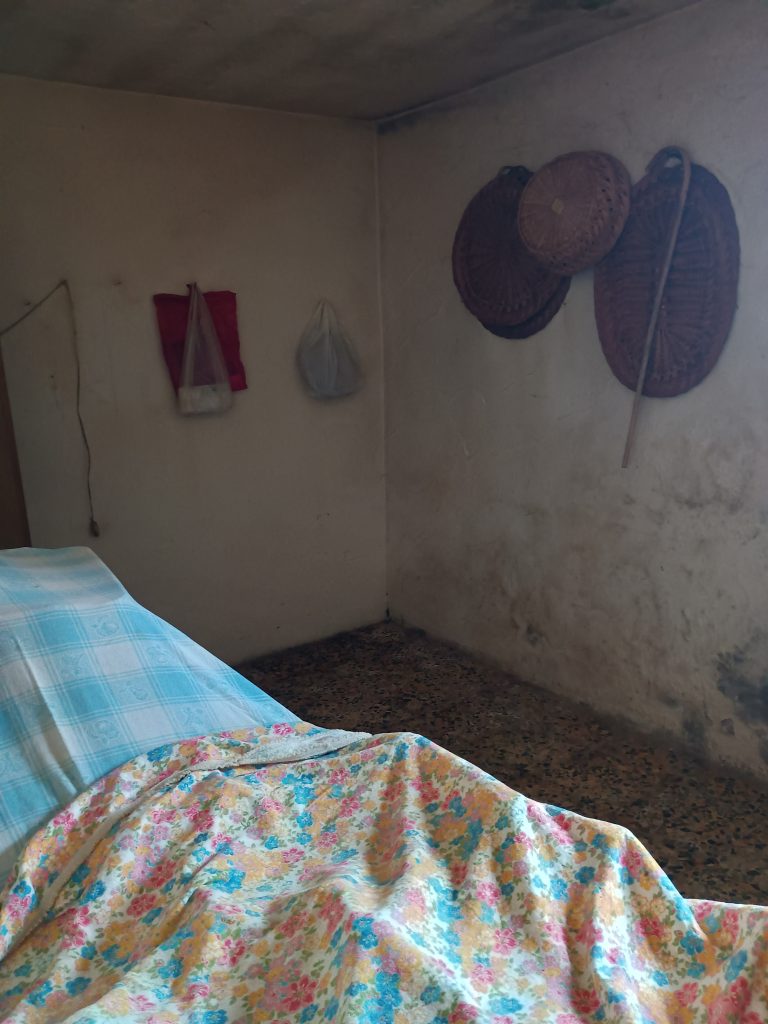 Casa indipendente con terreno (c.da Mastroluca, 64)