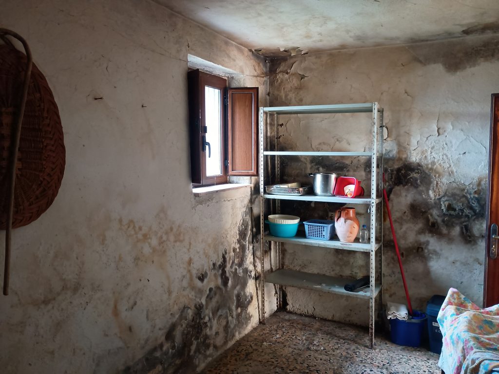 Casa indipendente con terreno (c.da Mastroluca, 64)