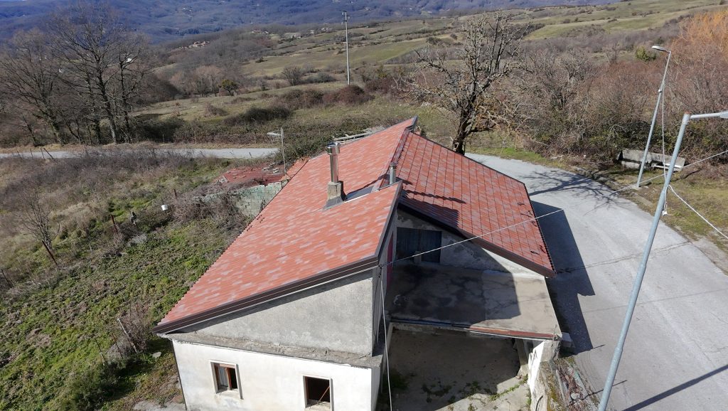 Casa indipendente con terreno (c.da Mastroluca, 64)