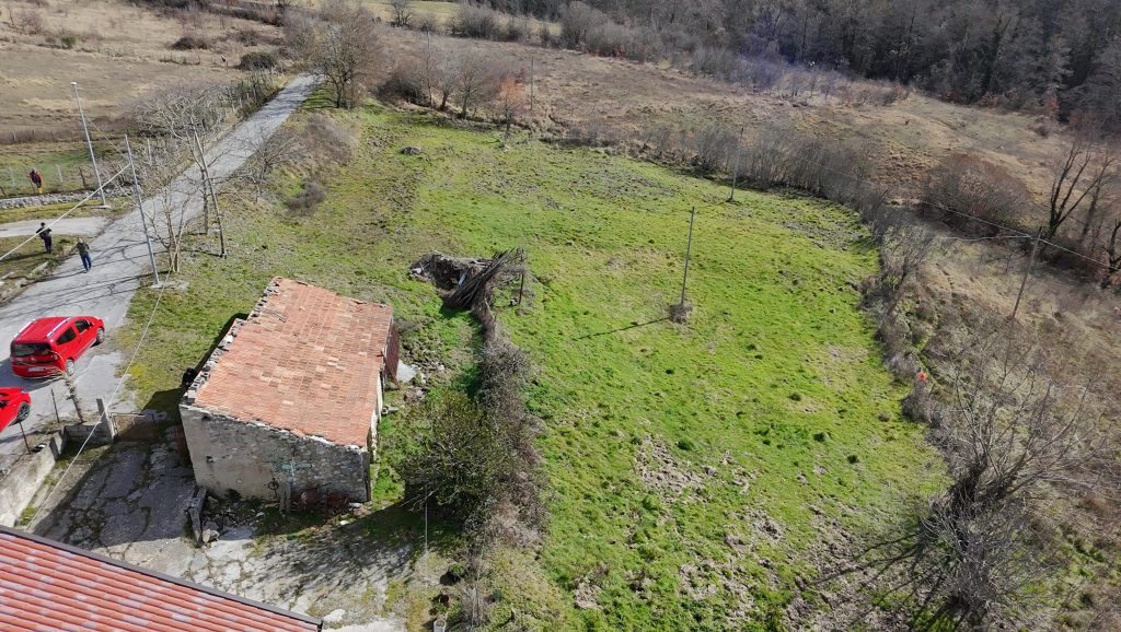 Casa indipendente con terreno (c.da Mastroluca, 64)