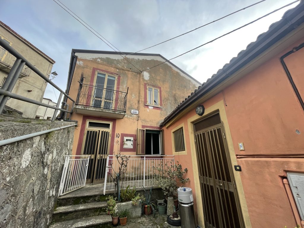 Casa indipendente con giardino nel centro storico (via Bembo 10-12)