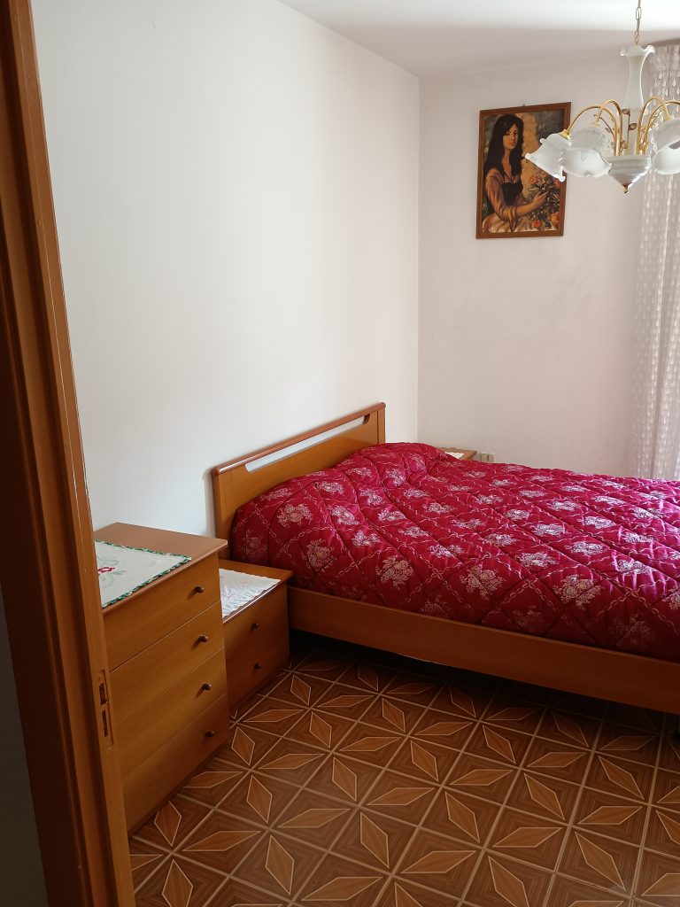 Apartment with attached studio flat (c.da Preti, 44)